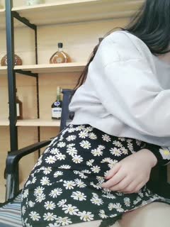 动漫ACG太真实了约炮女网友忍不住了扒下她的裤子直接无套插入【约妹看下遍简阶】